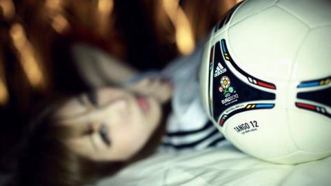 美女足球宝贝图片