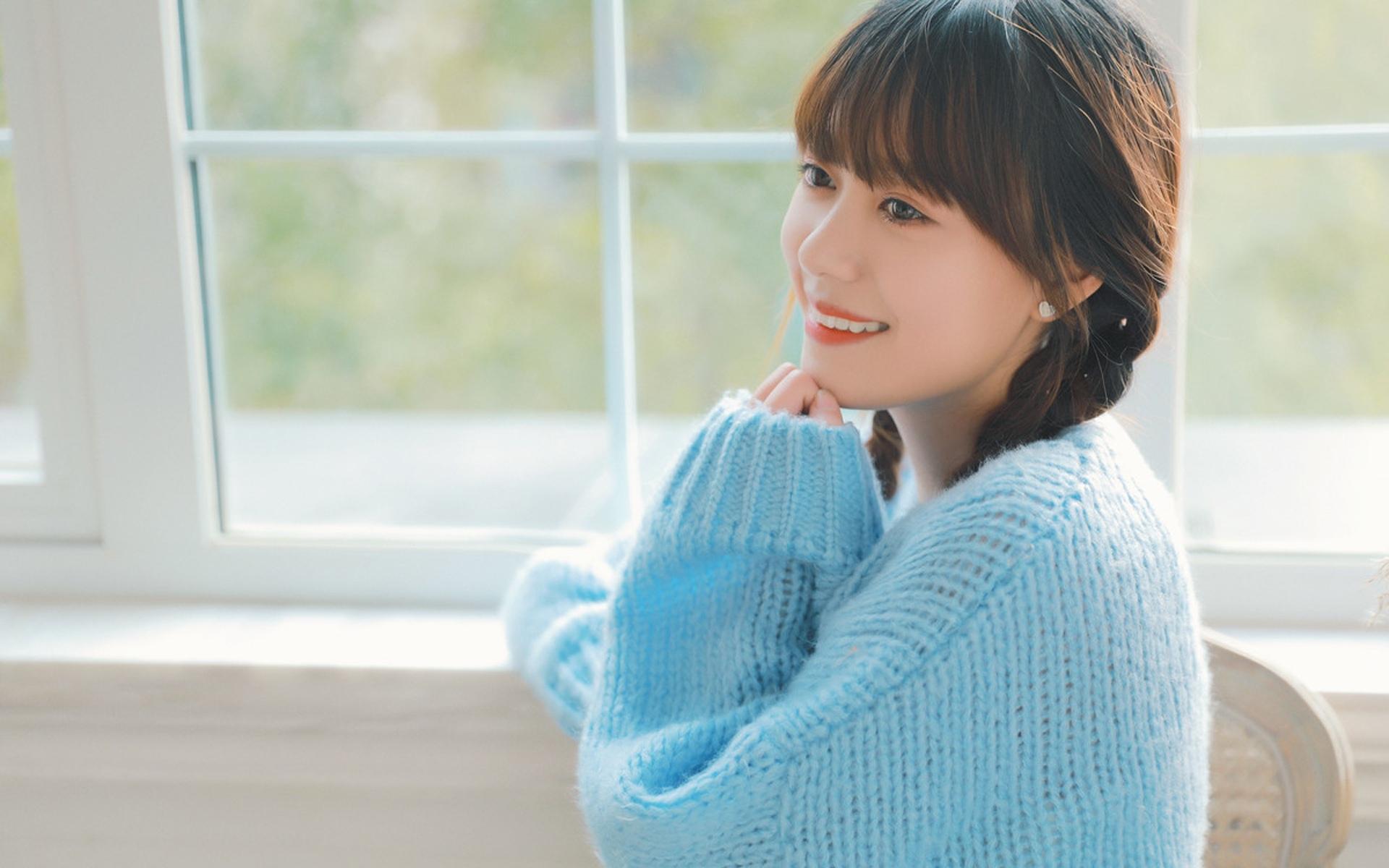 养眼漂亮的美美少女毛衣双马尾居家私房写真