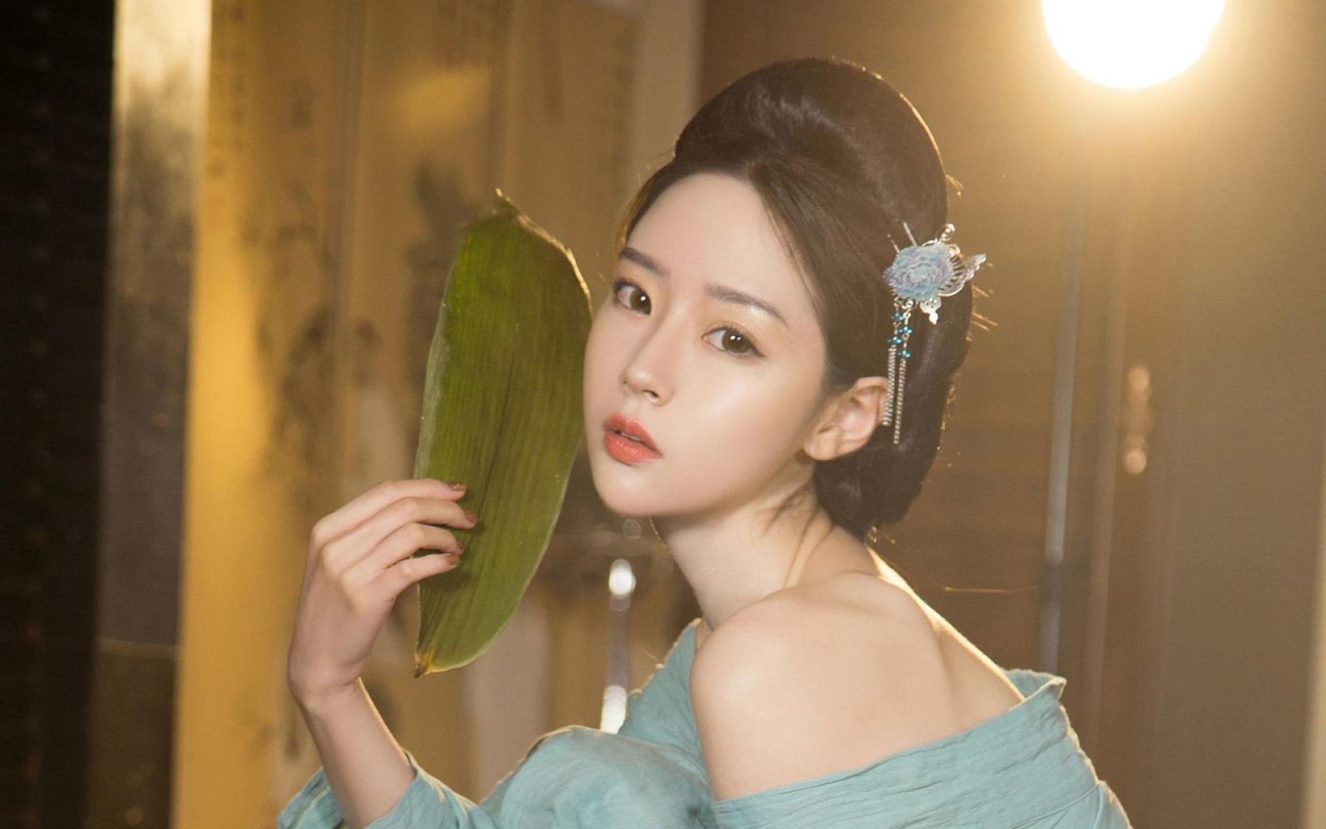 古装美女气质典雅迷人电脑桌面壁纸图片