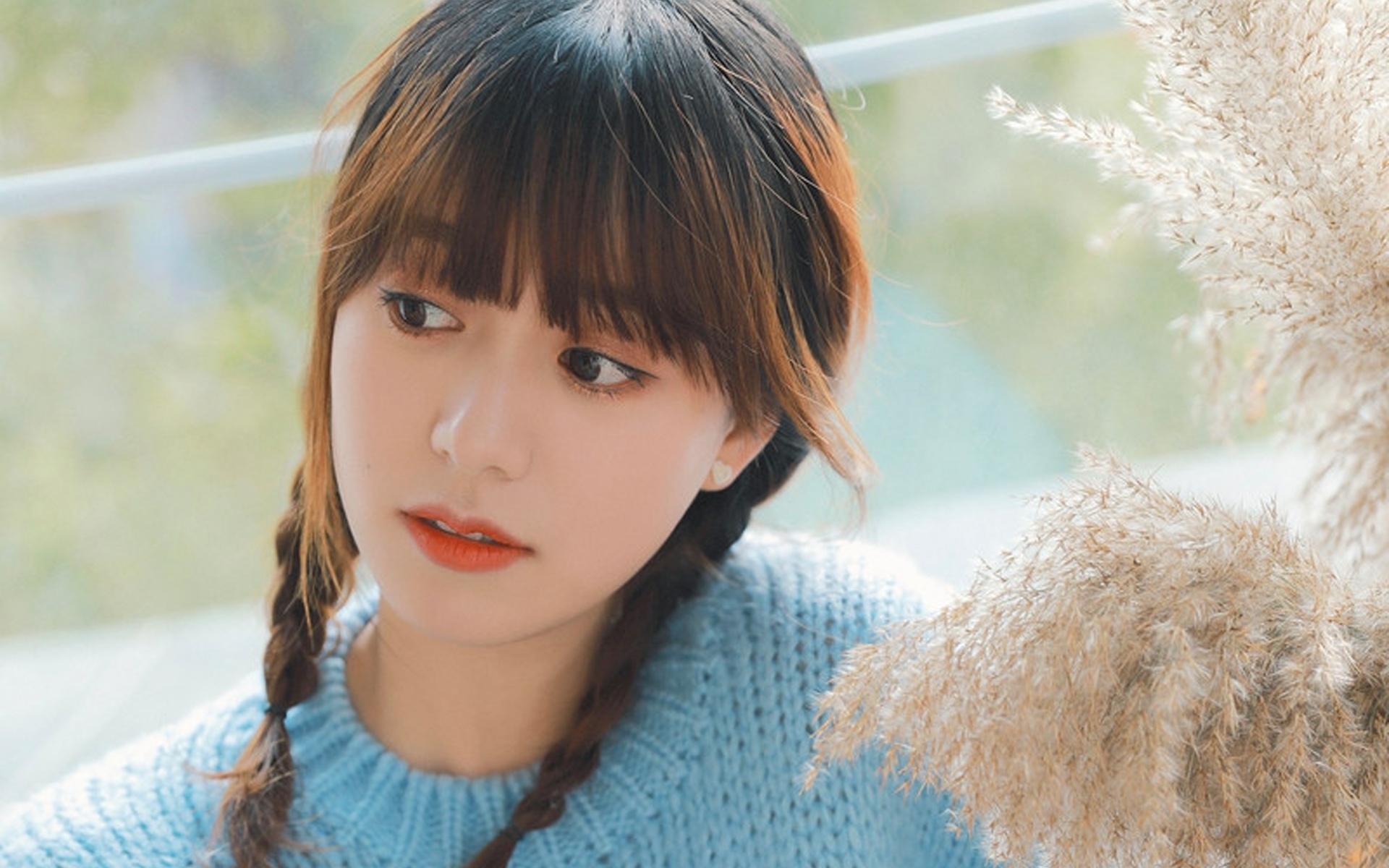 养眼漂亮的美美少女毛衣双马尾居家私房写真