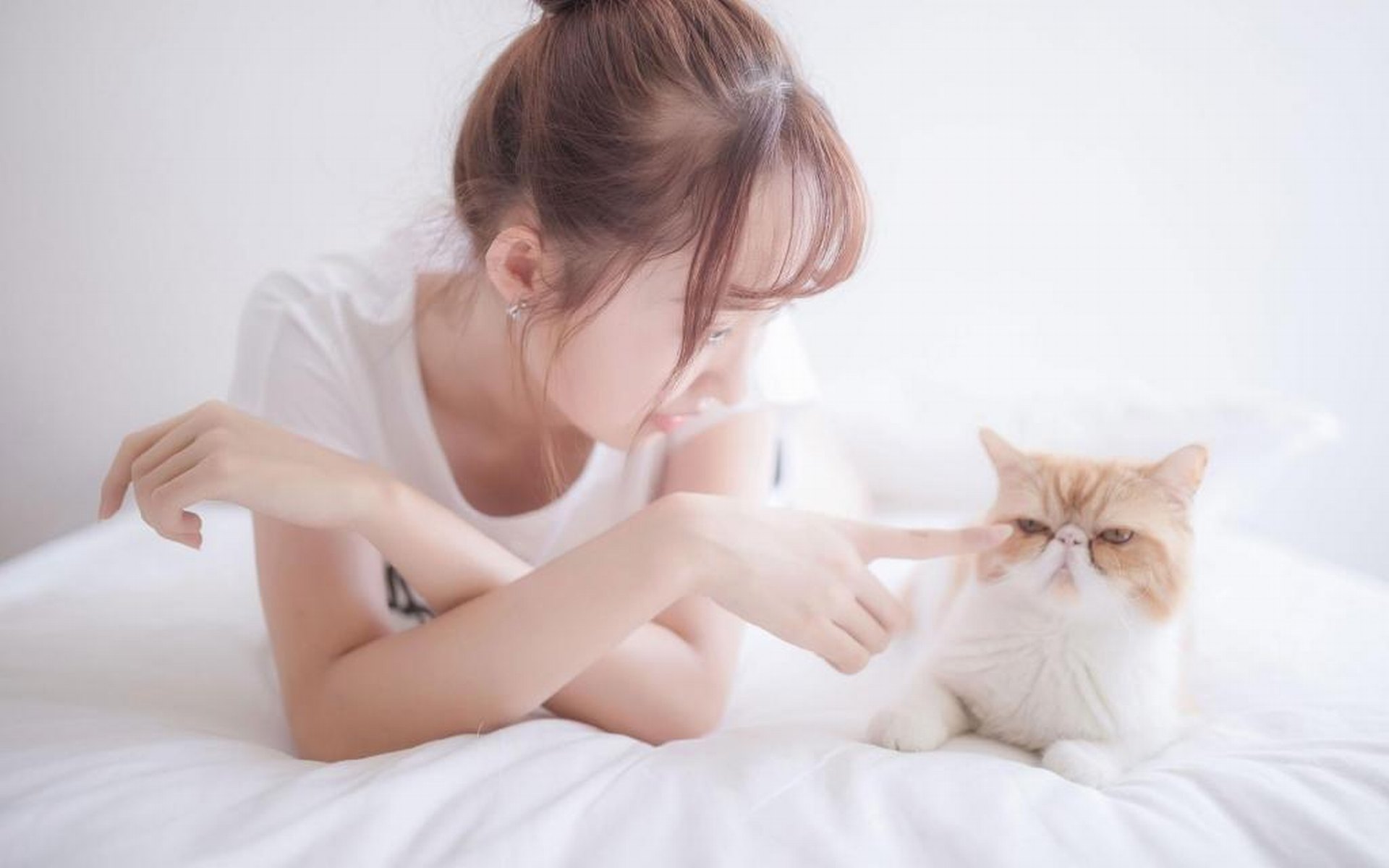 天真无邪的丸子头清纯美少女桌面壁纸