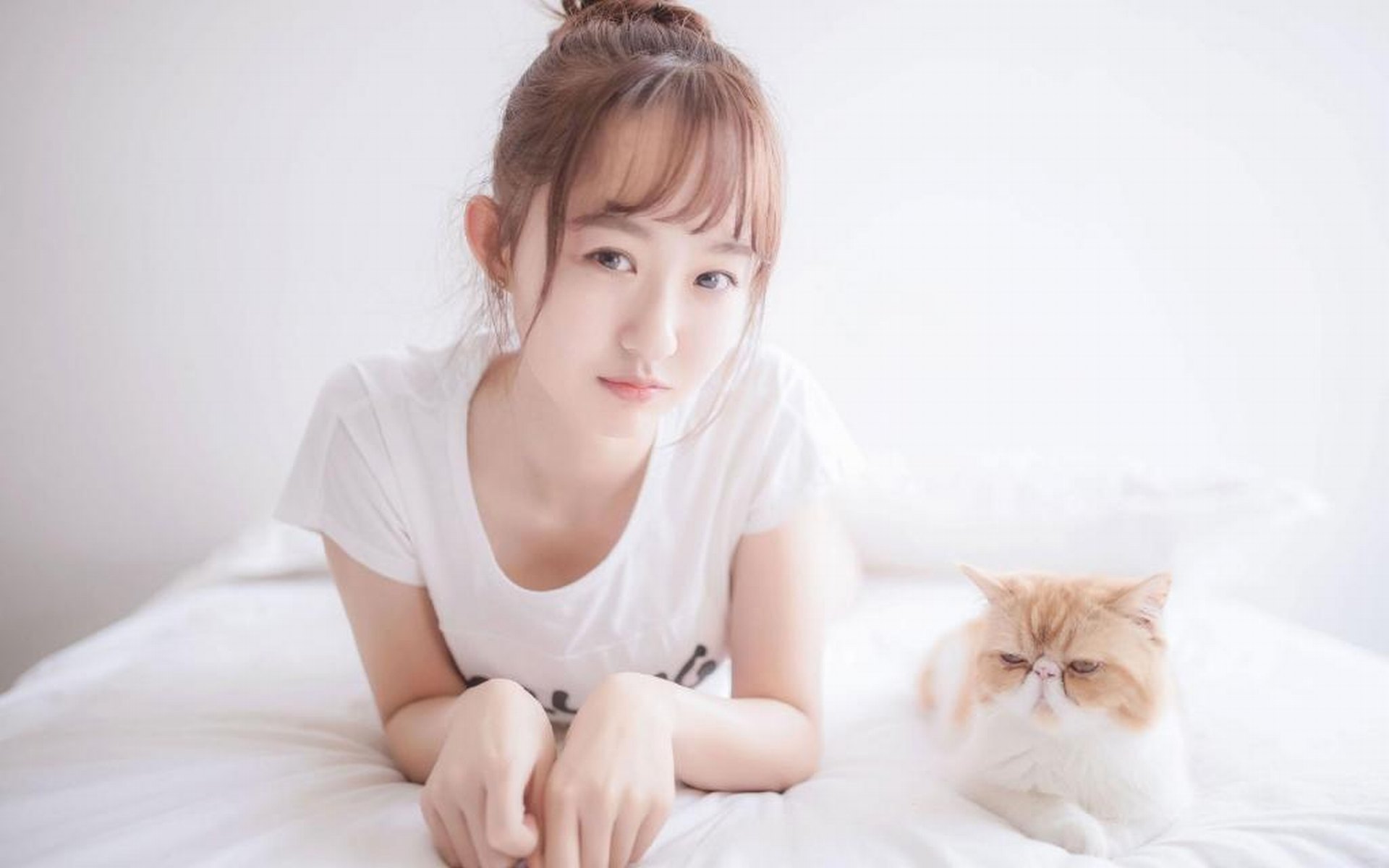 天真无邪的丸子头清纯美少女桌面壁纸