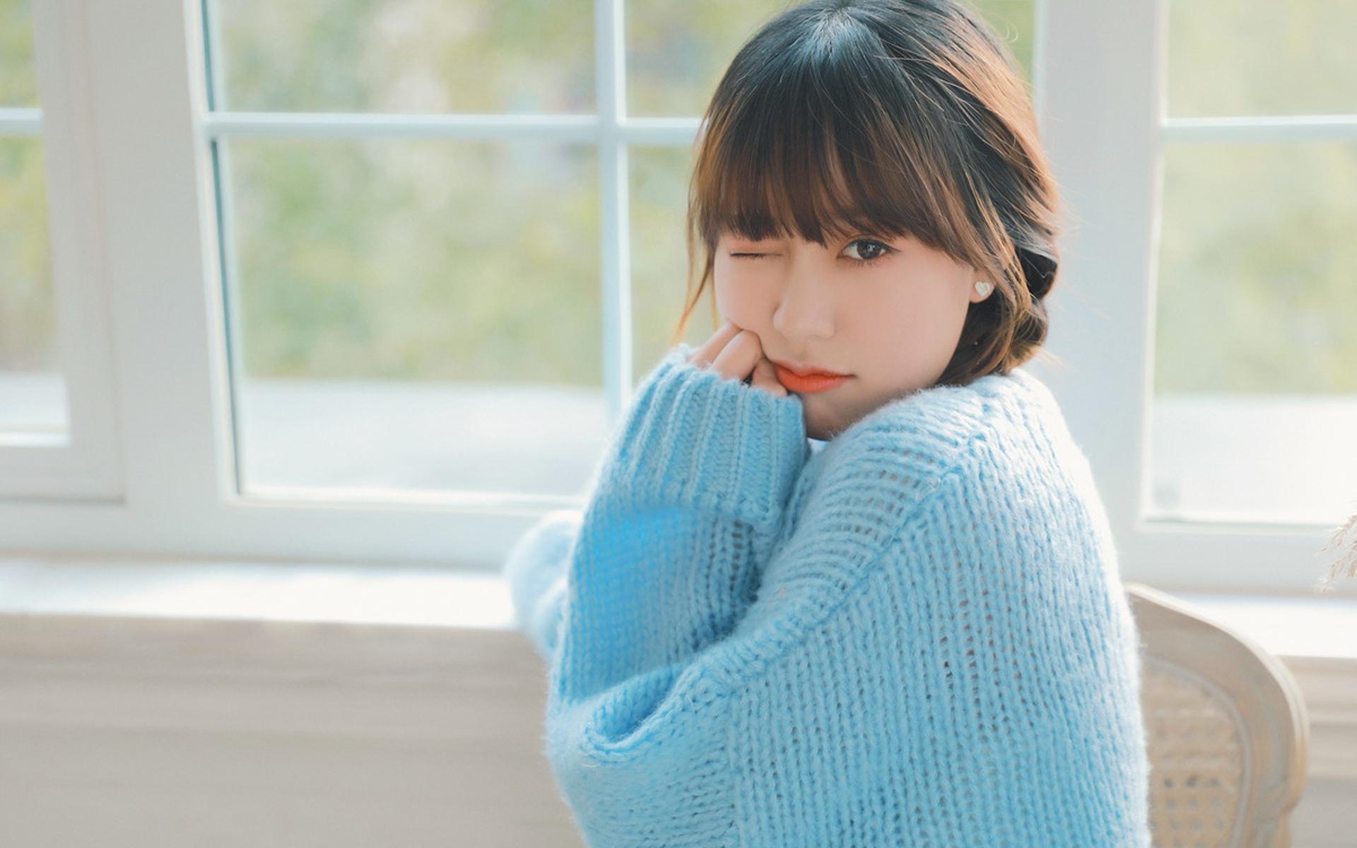 养眼漂亮的美美少女毛衣双马尾居家私房写真