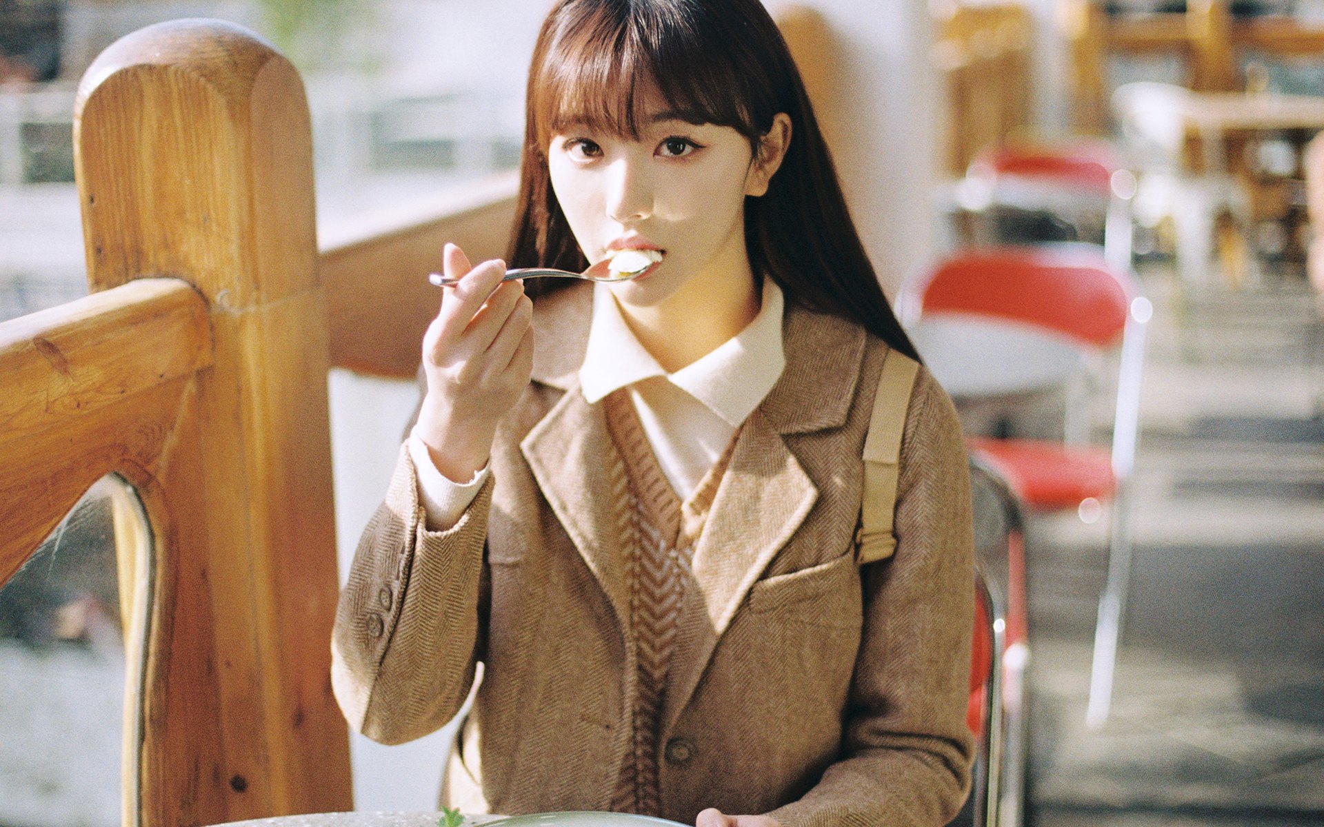 韩系文艺风清纯可爱女大学生桌面高清壁纸图片 