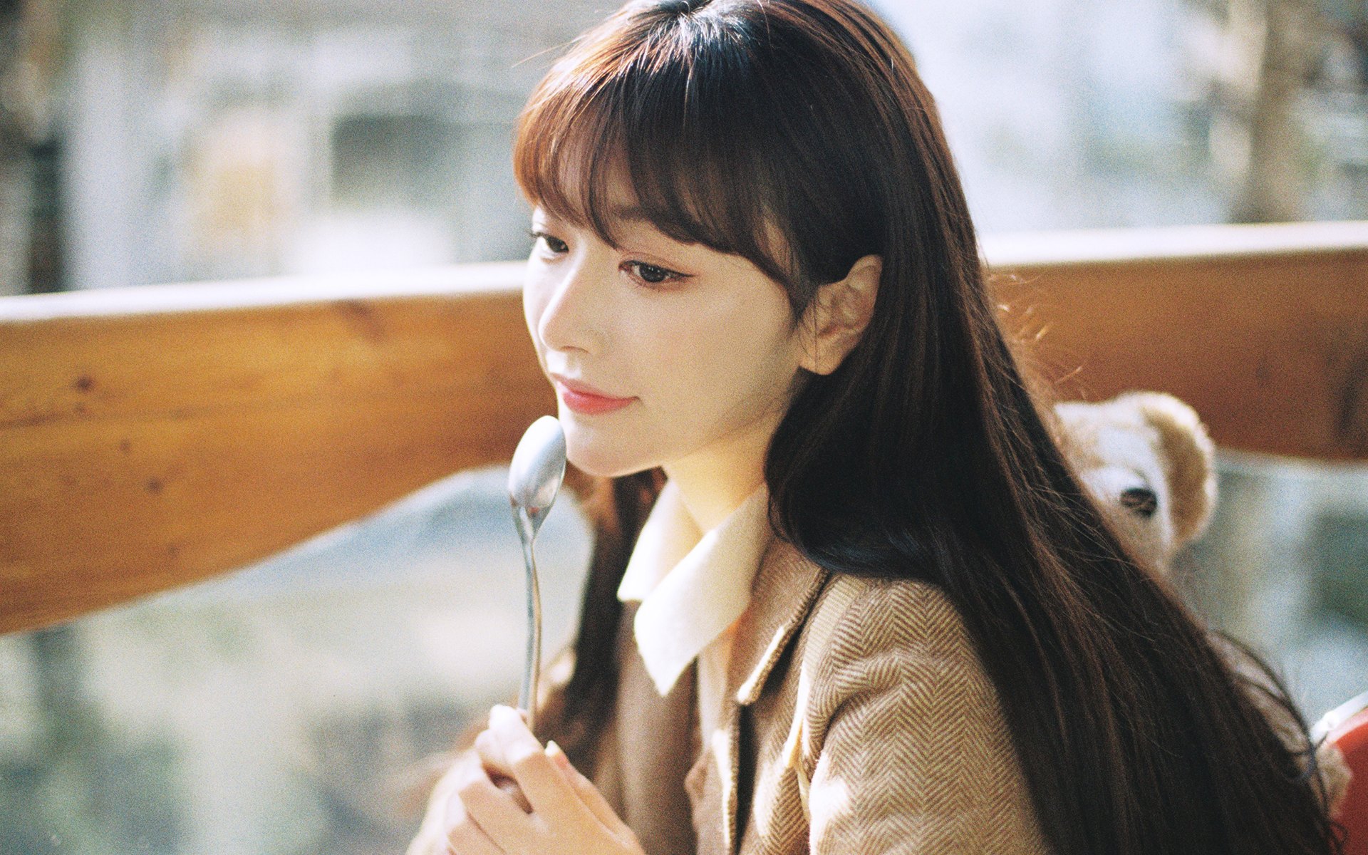 韩系文艺风清纯可爱女大学生桌面高清壁纸图片 