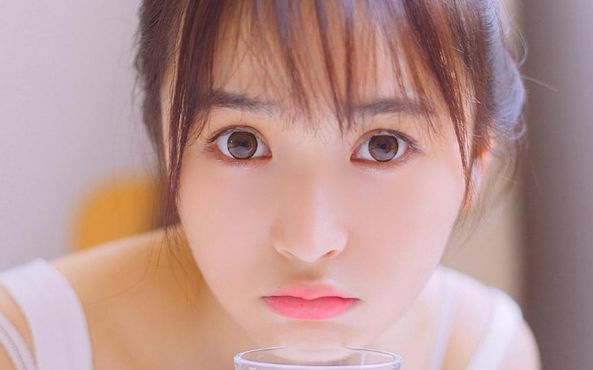 天真无邪美少女可爱女生电脑桌面高清壁纸