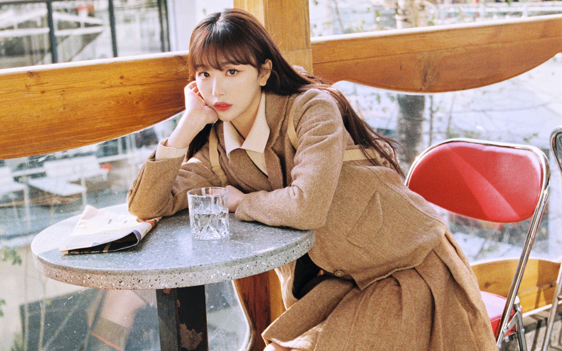 韩系文艺风清纯可爱女大学生桌面高清壁纸图片 