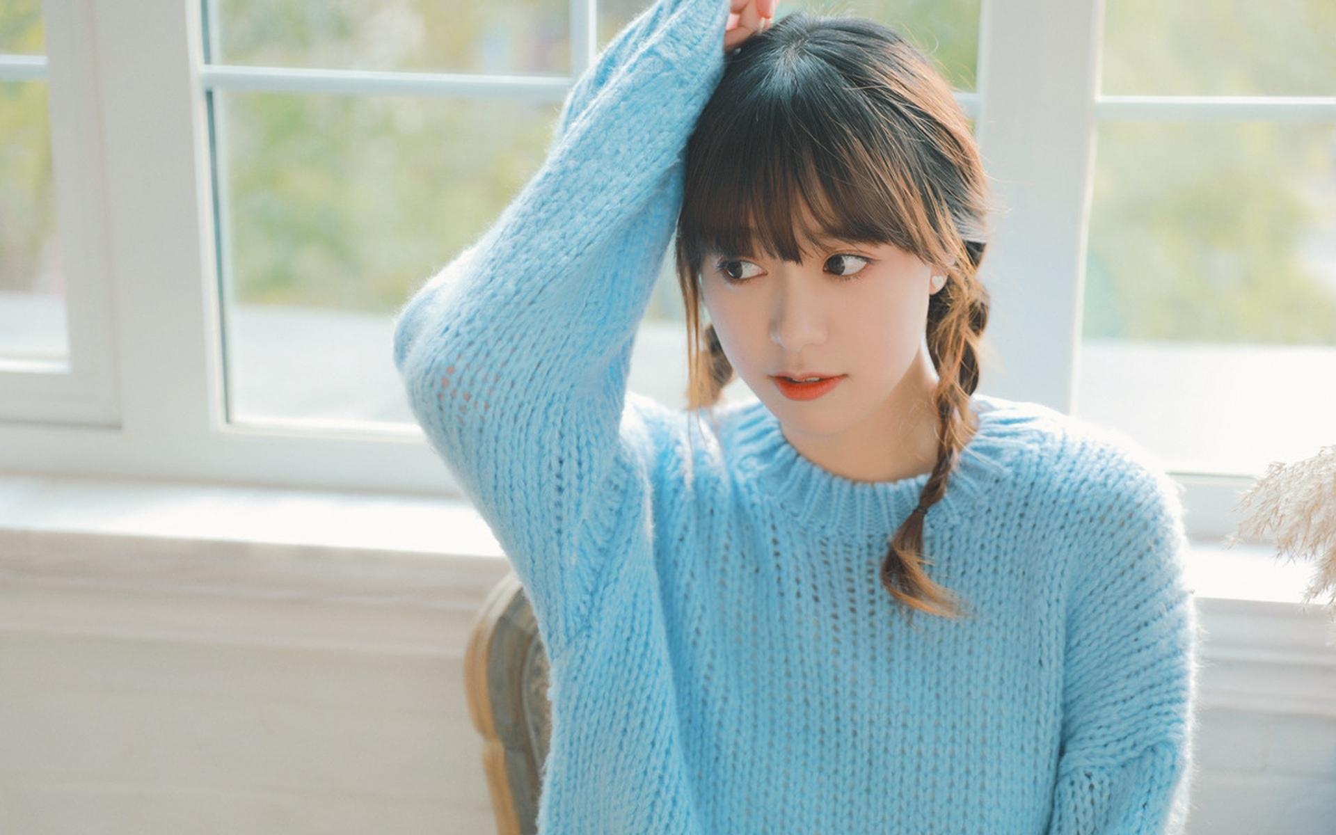 养眼漂亮的美美少女毛衣双马尾居家私房写真