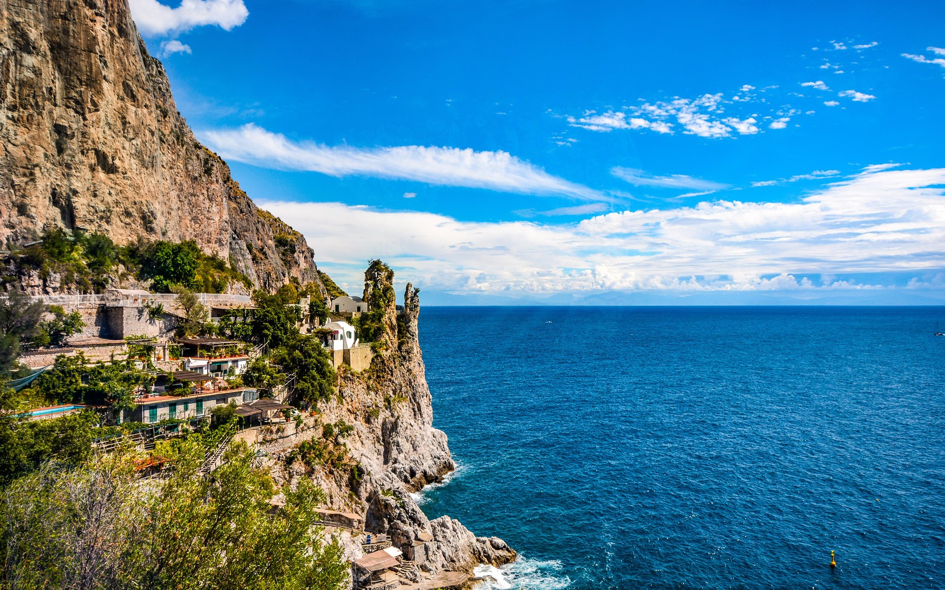 意大利阿马尔菲美丽的地中海海岸线风景唯美桌面壁纸