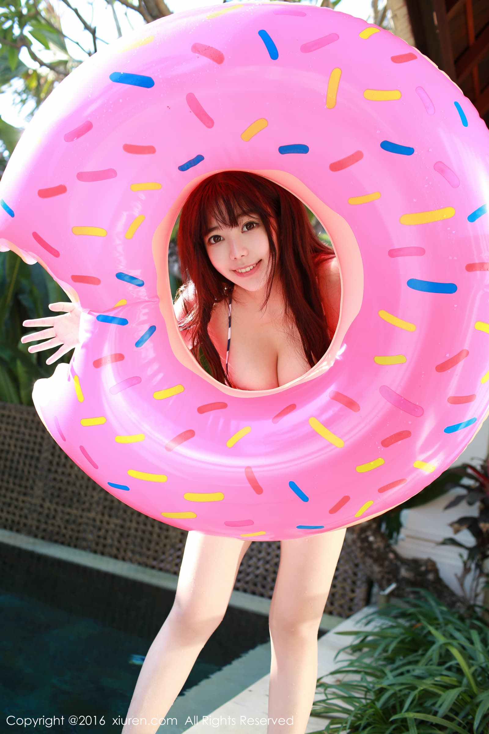 微胖美女刘飞儿连体泳衣比基尼泳池写真