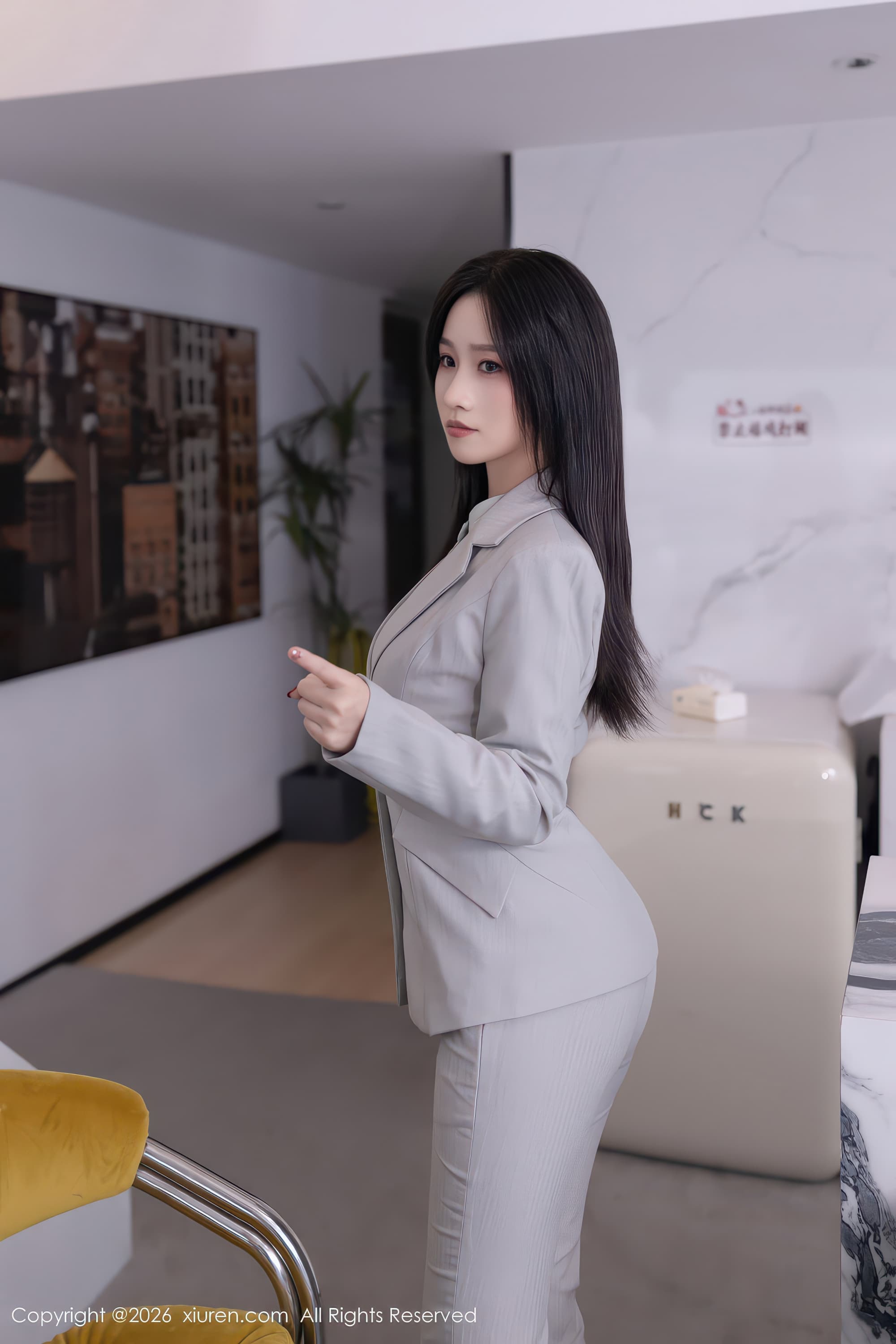 网络写真模特杏子Yada白色内衣翘臀高清图片