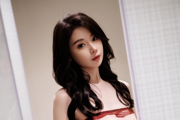 美女平面模特心月红裙黑丝美腿高清写真图片