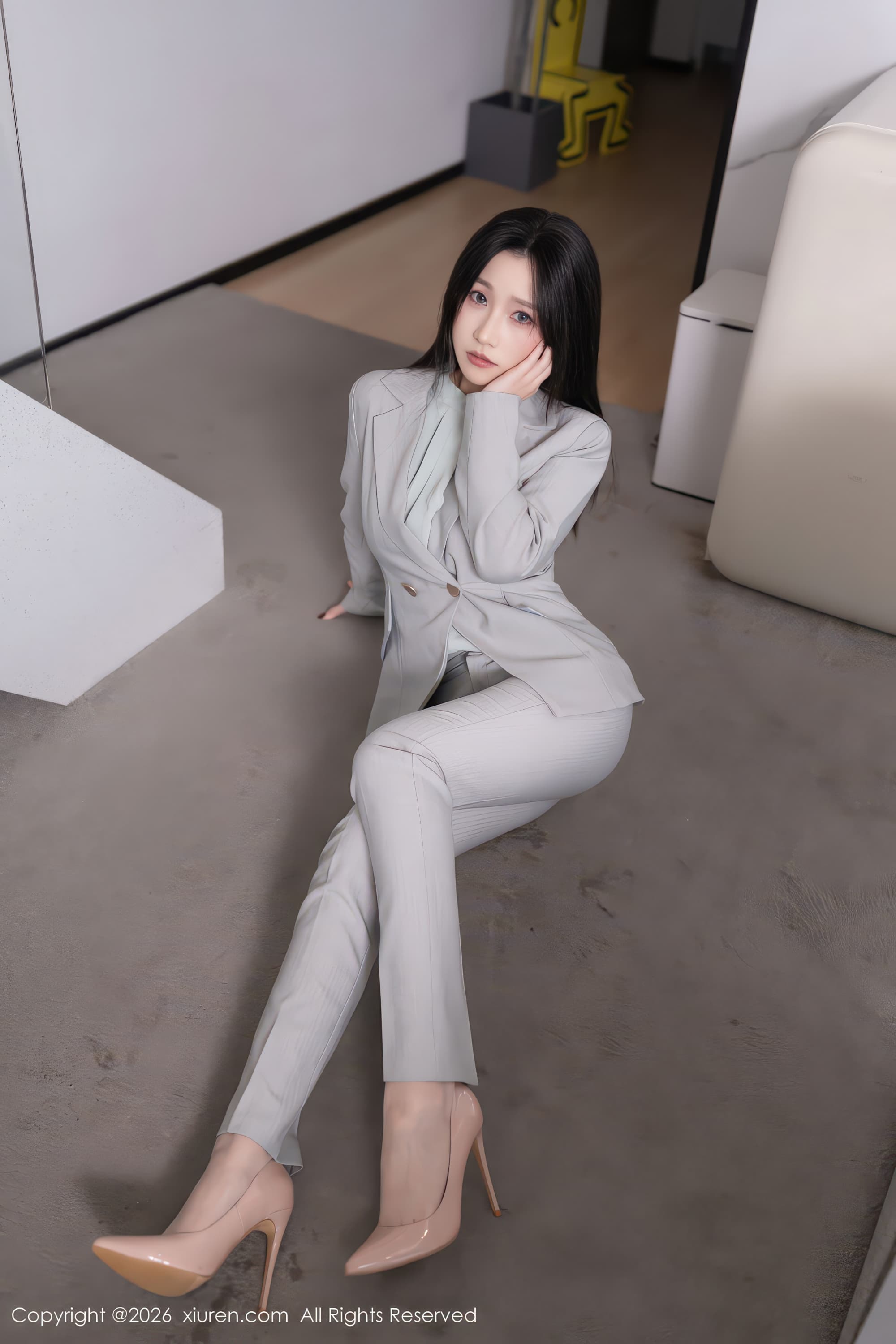 网络写真模特杏子Yada白色内衣翘臀高清图片