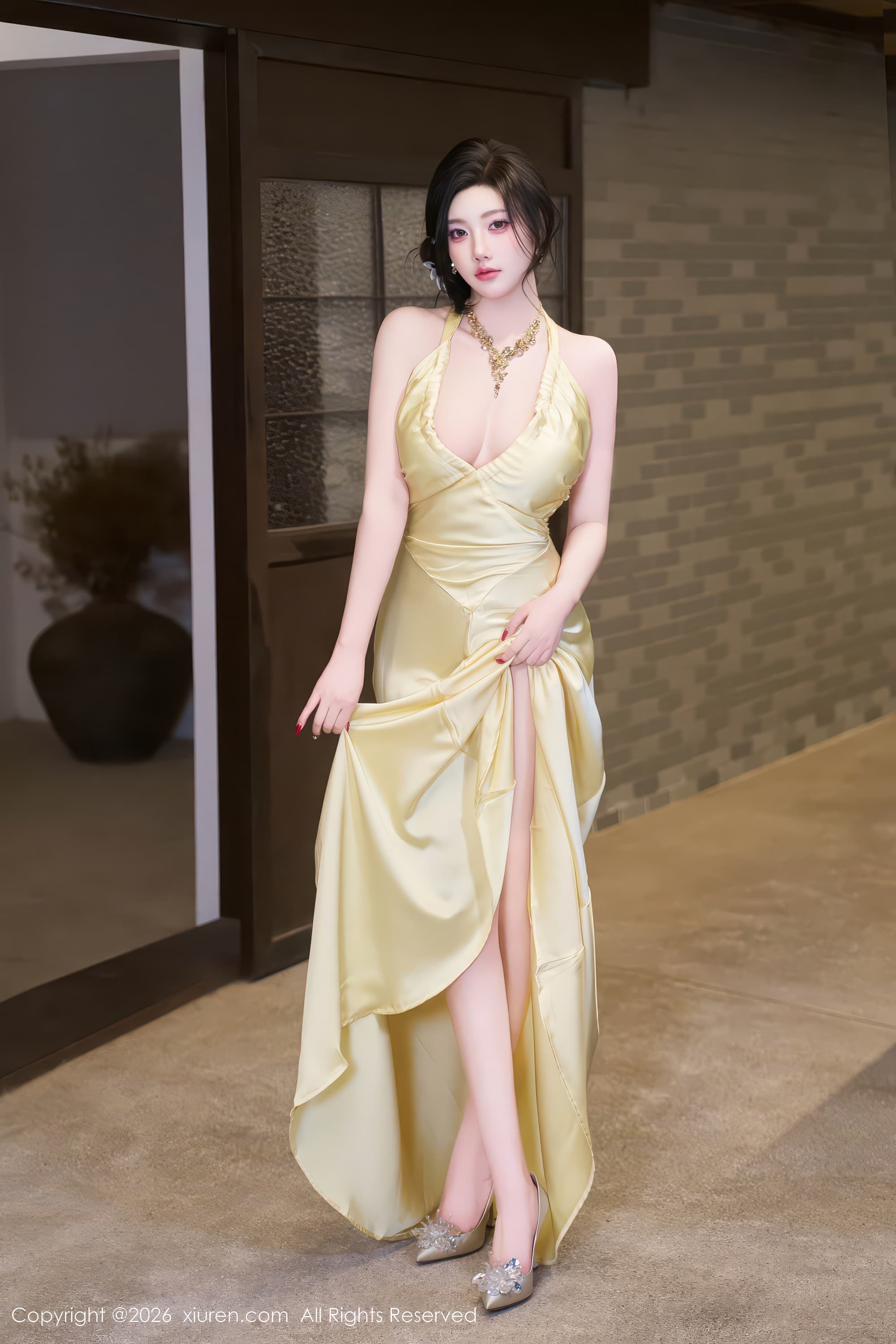 清纯少女风美女模特杨晨晨长礼服高清写真