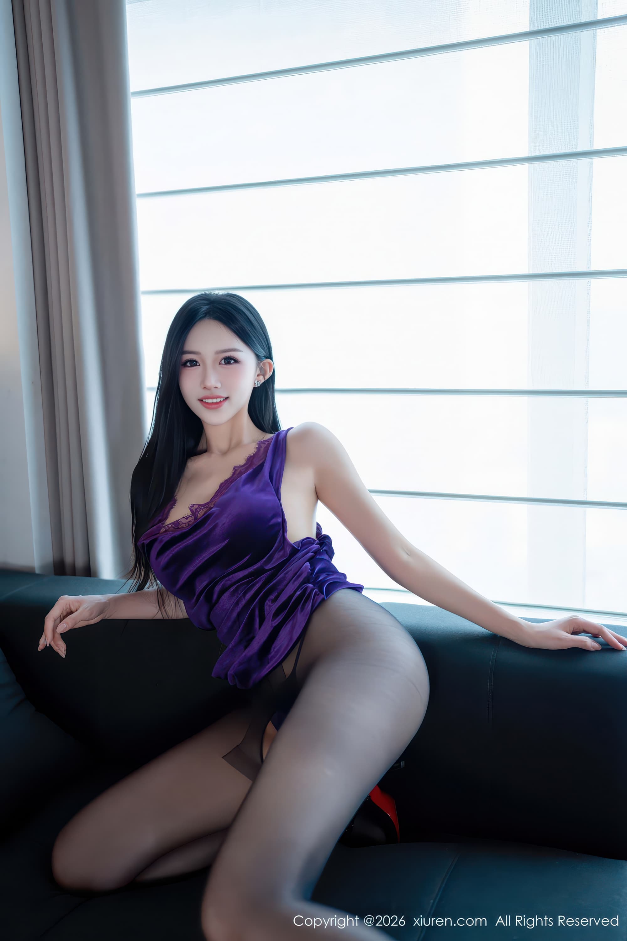 甜系天花板美女Shelly诗莉清新甜美黑丝美腿写真