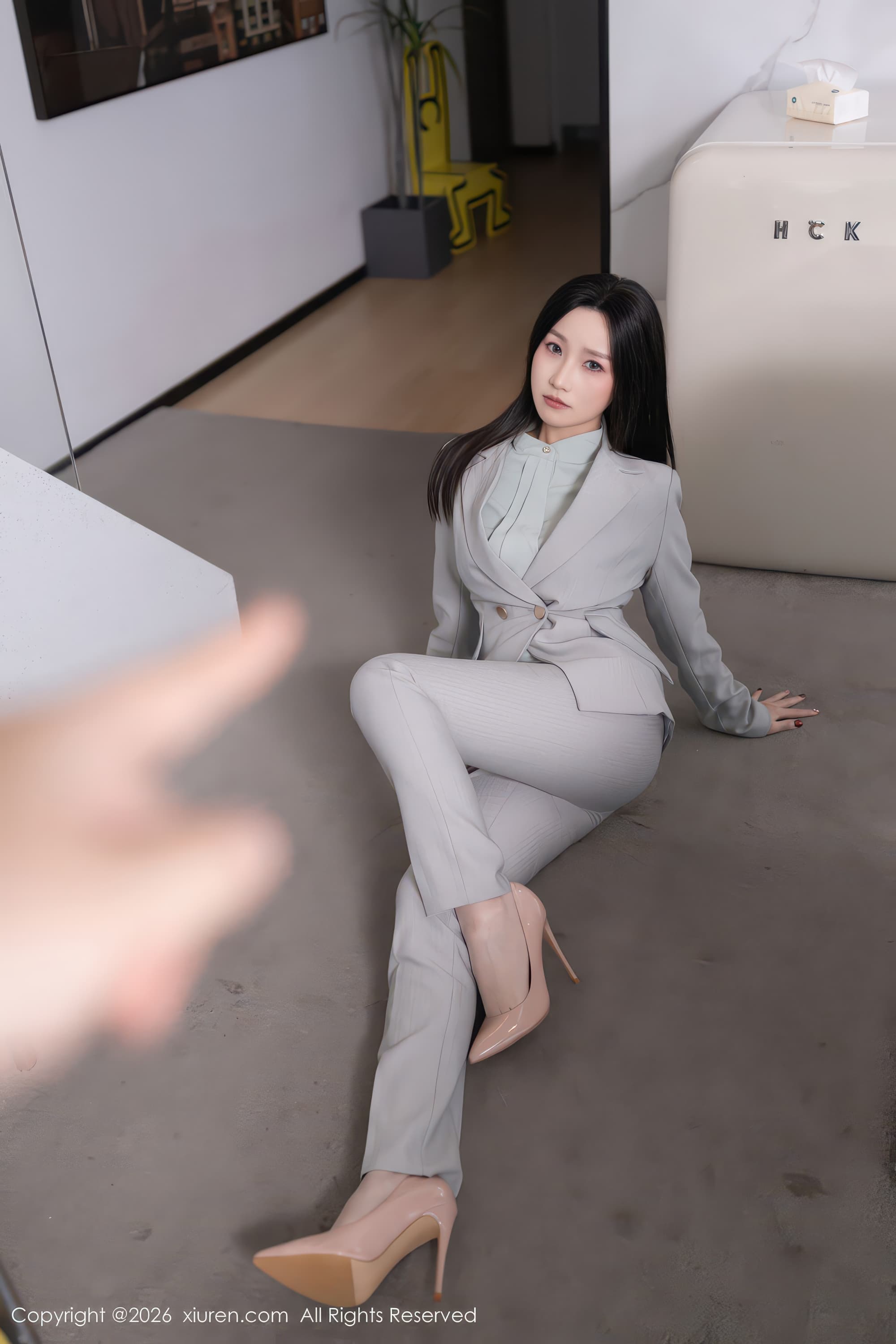 网络写真模特杏子Yada白色内衣翘臀高清图片