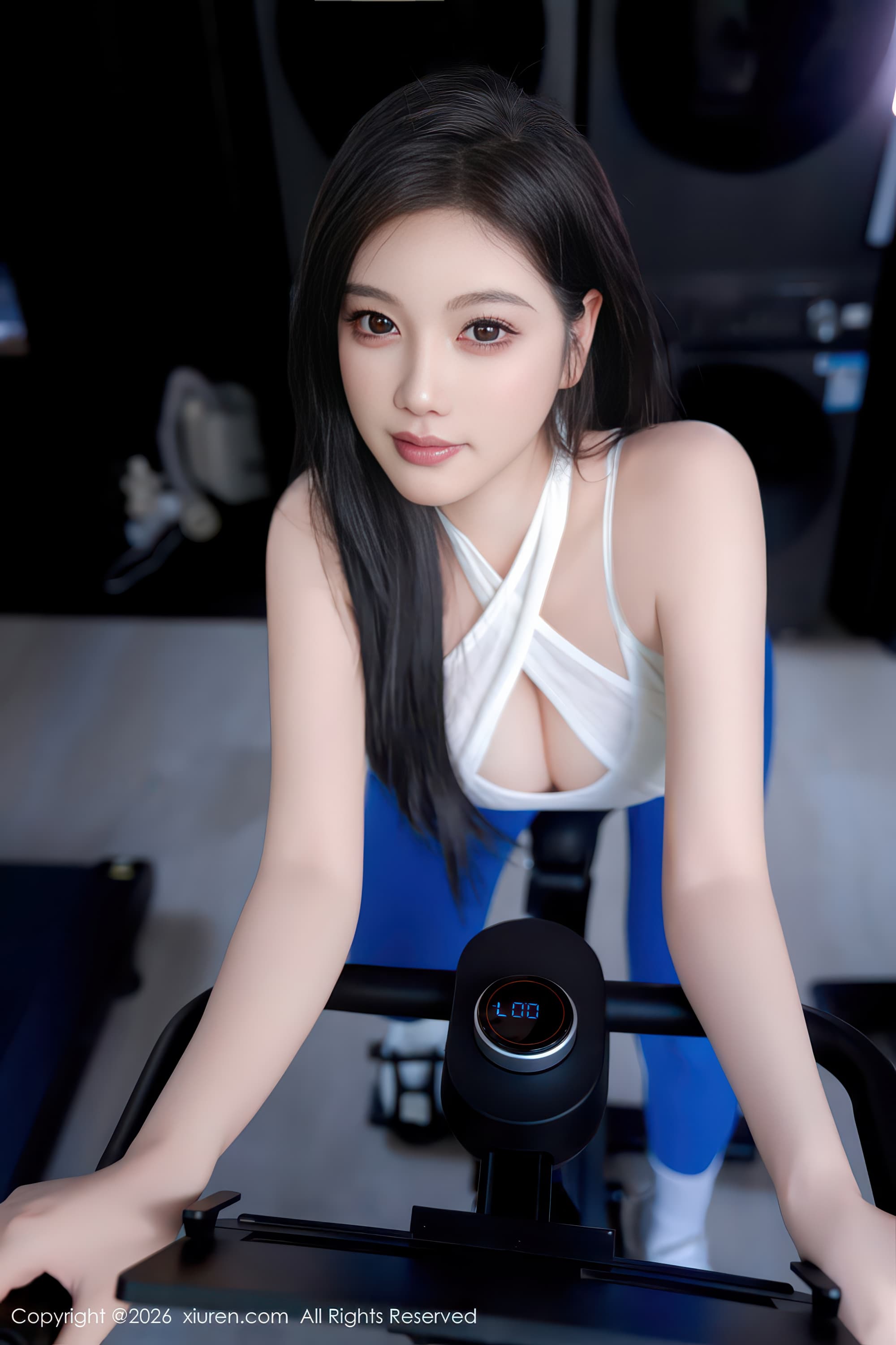 网红模特杨晨晨蓝色瑜伽裤健身房高清写真