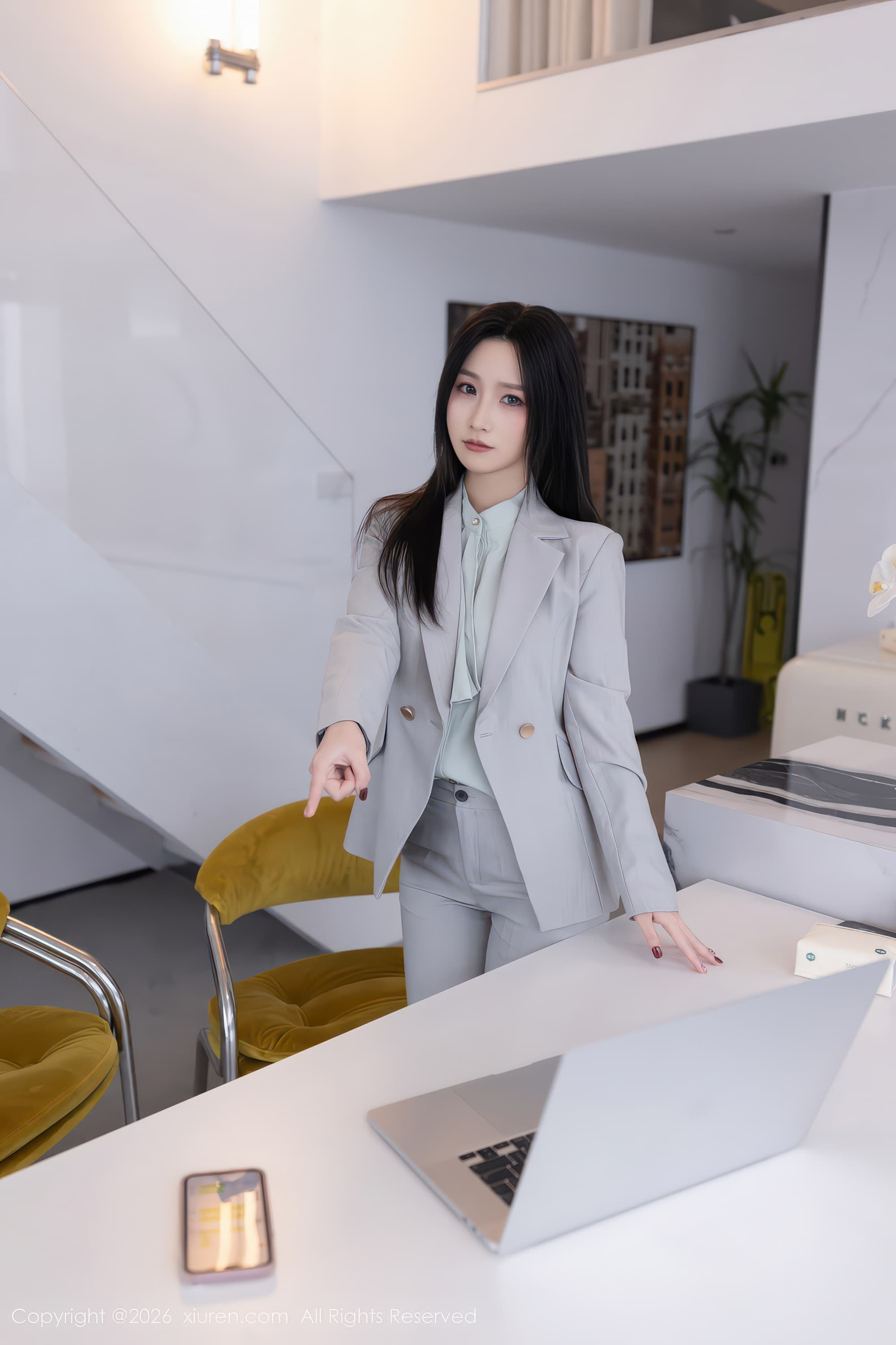 网络写真模特杏子Yada白色内衣翘臀高清图片