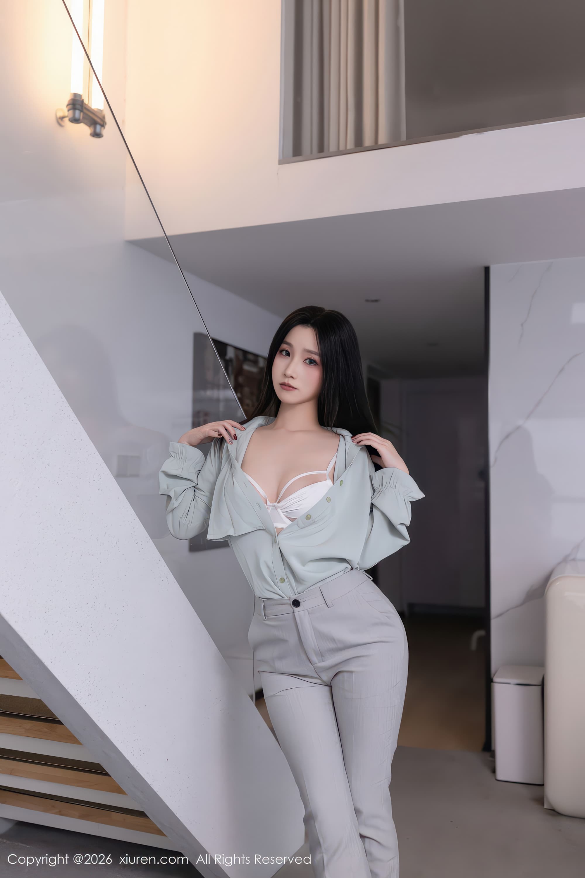 网络写真模特杏子Yada白色内衣翘臀高清图片