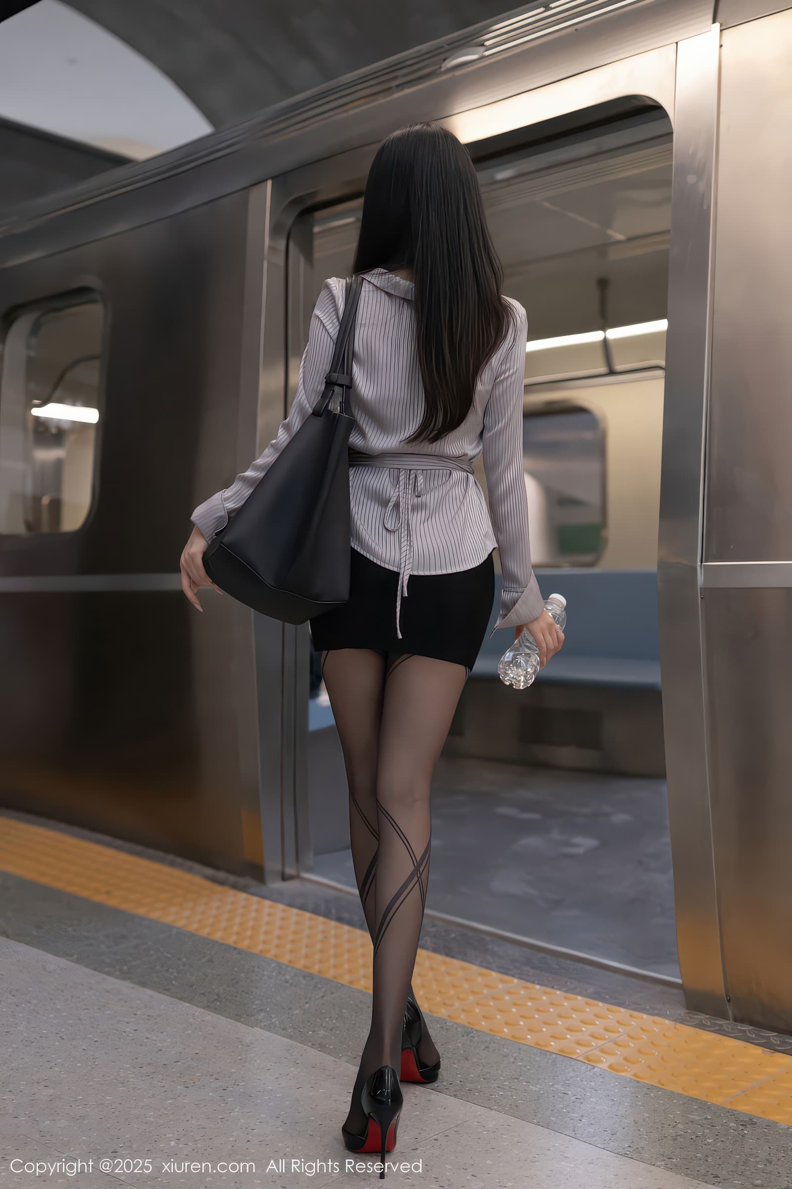 网红模特美女鱼子酱Fish美艳气质黑丝美腿翘臀写真