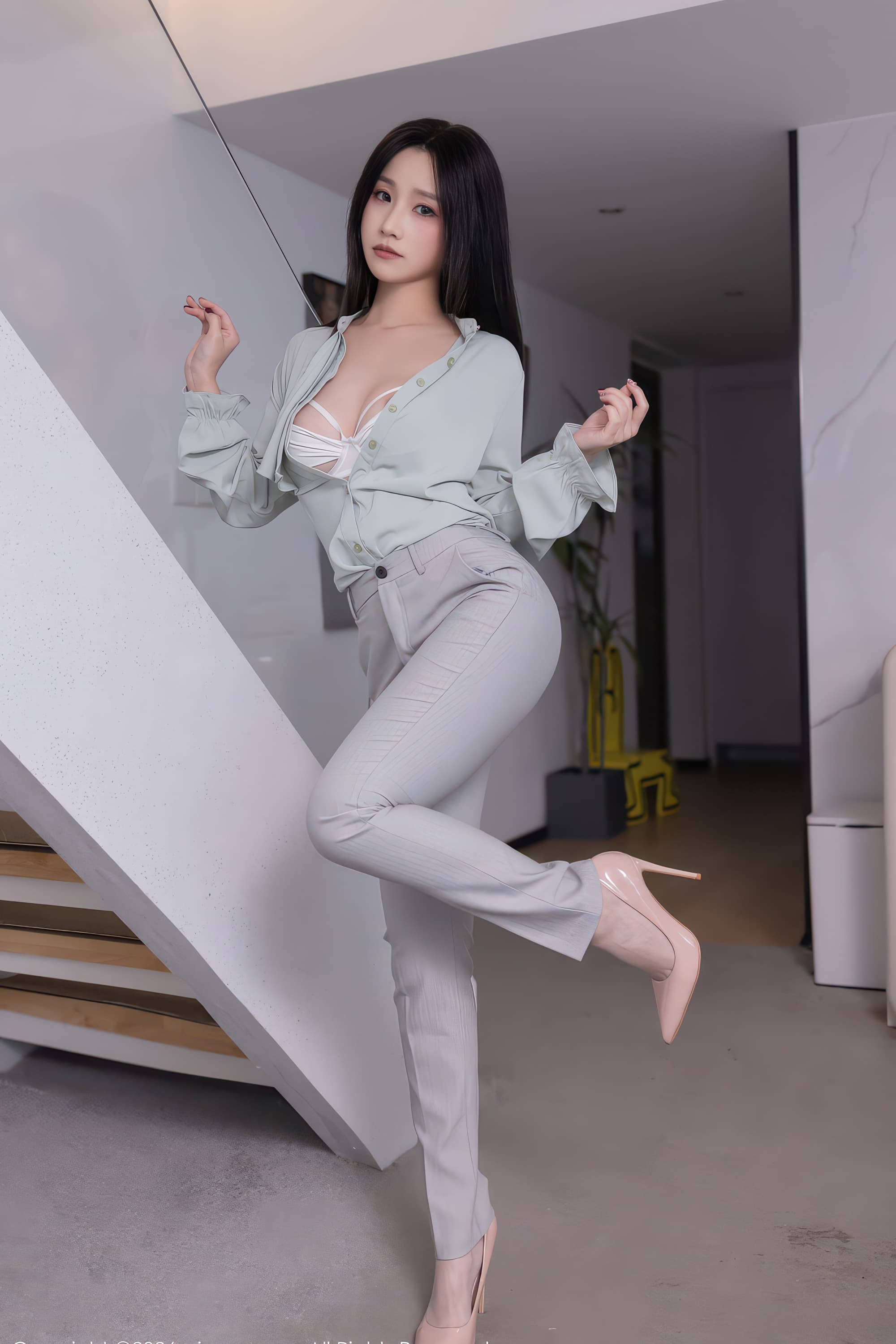 网络写真模特杏子Yada白色内衣翘臀高清图片