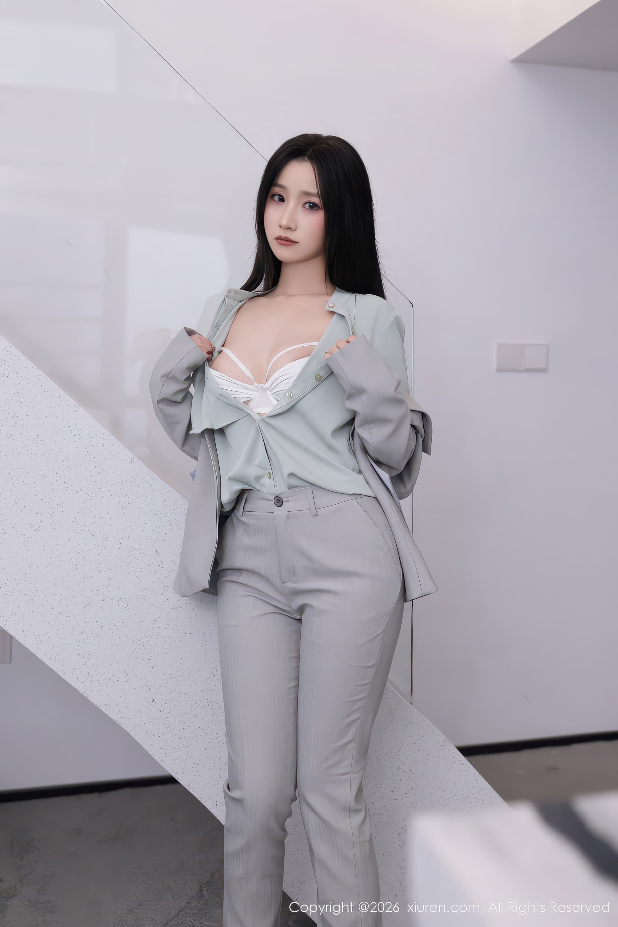 网络写真模特杏子Yada白色内衣翘臀高清图片