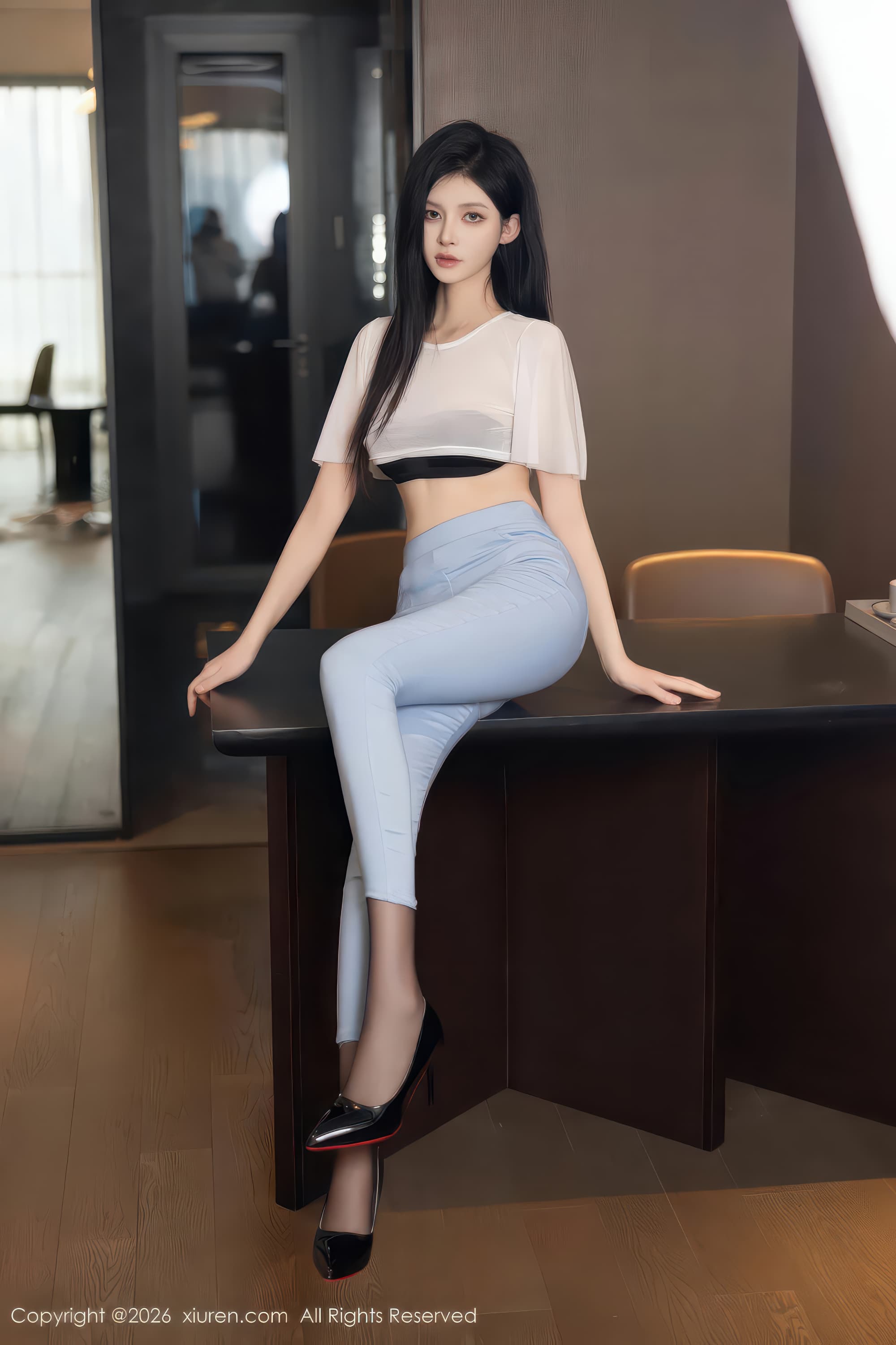 苗条女神沈如斯细腰美腿黑丝高清写真