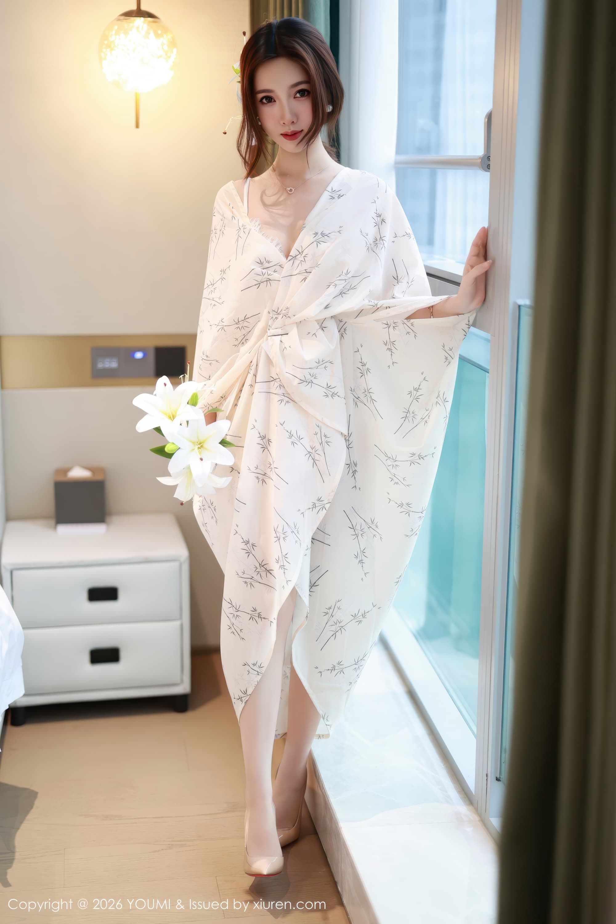桃之夭夭双胞胎模特御姐Twins-桃桃白色气质长裙优雅纯欲写真