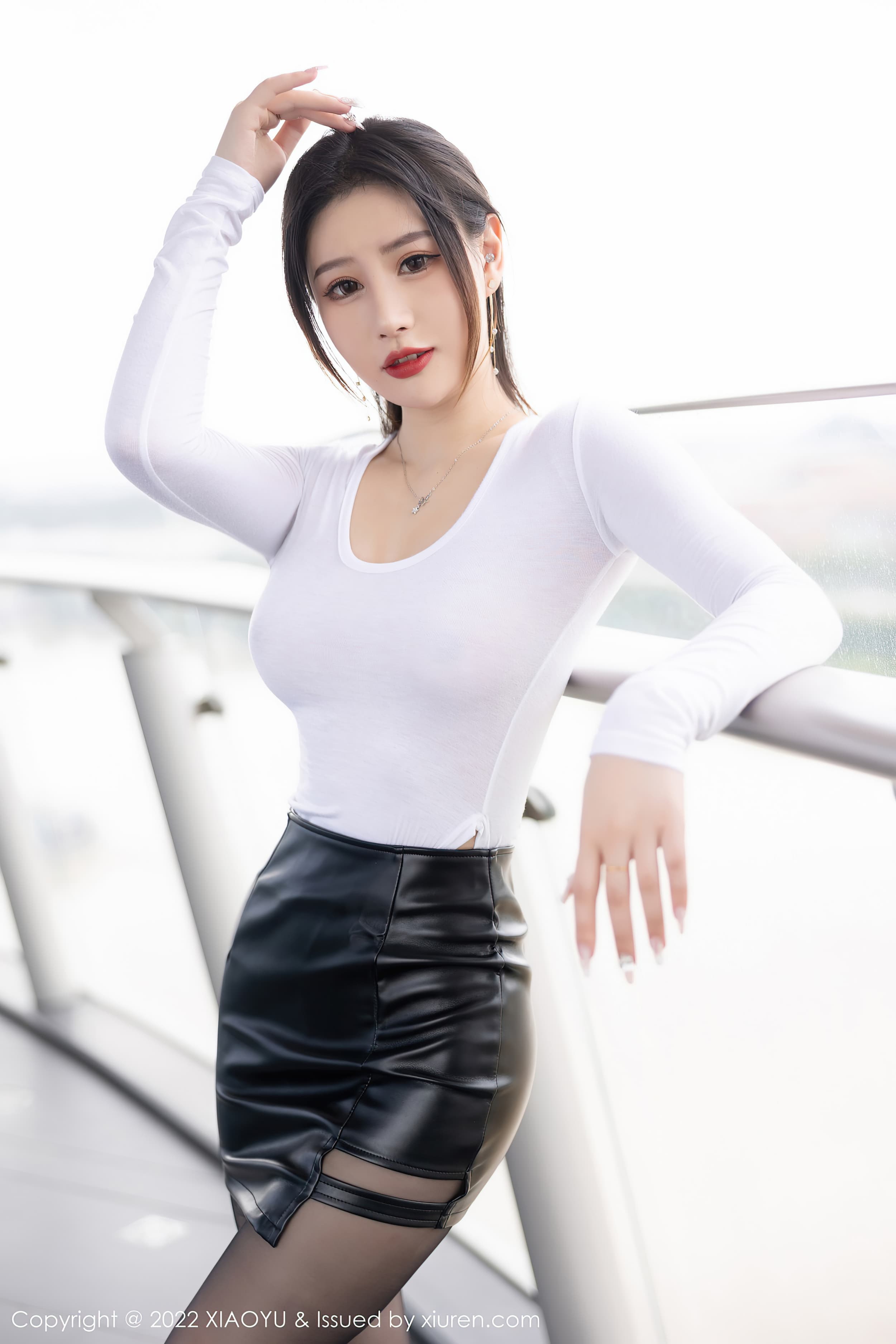 语画界高颜值美女张欣欣黑丝高跟美足高清写真