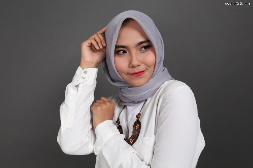 戴头纱的美女图片