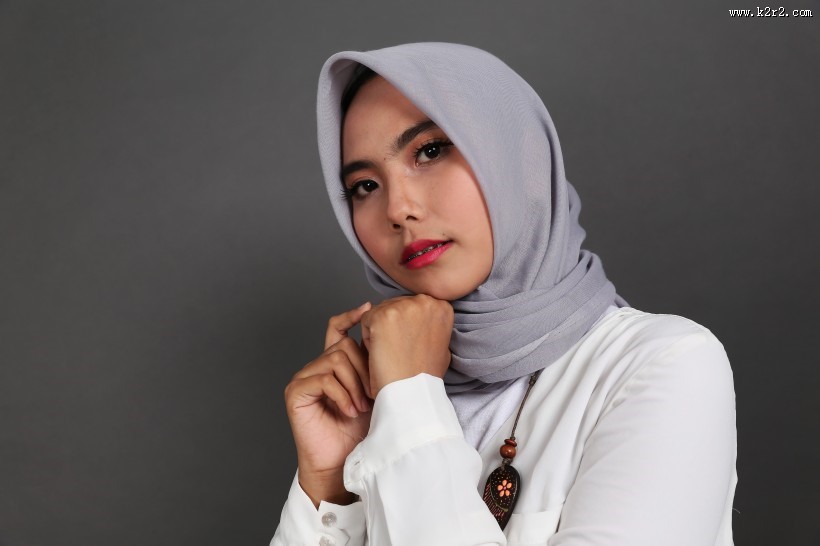 戴头纱的美女图片