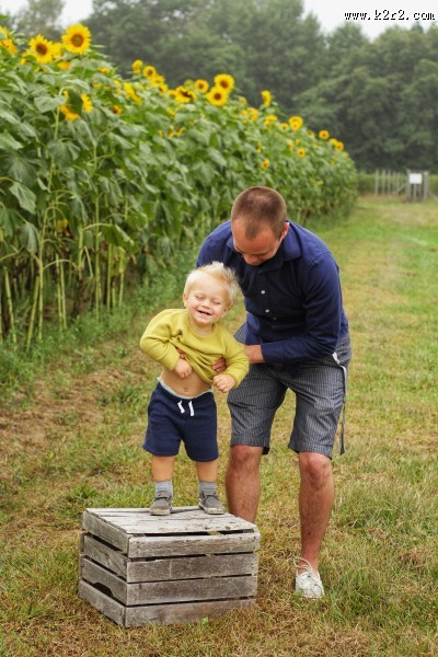 调皮可爱的婴儿宝宝图片