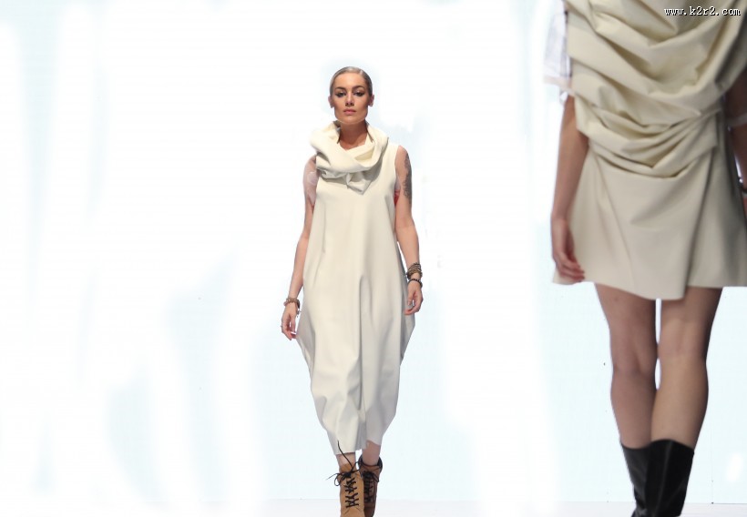 走秀的女模特图片大全