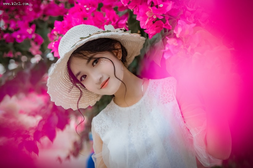 戴帽子的清纯美女图片