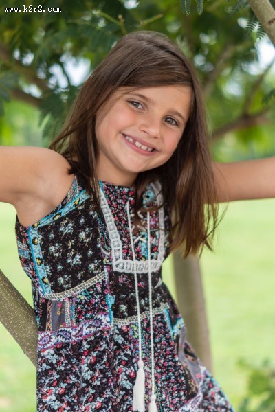 活泼可爱的女孩图片