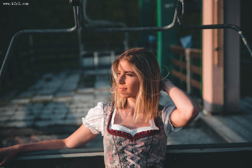 穿连衣裙的美女图片