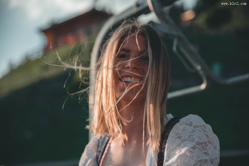 穿连衣裙的美女图片