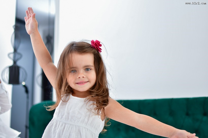 大眼睛小女孩图片