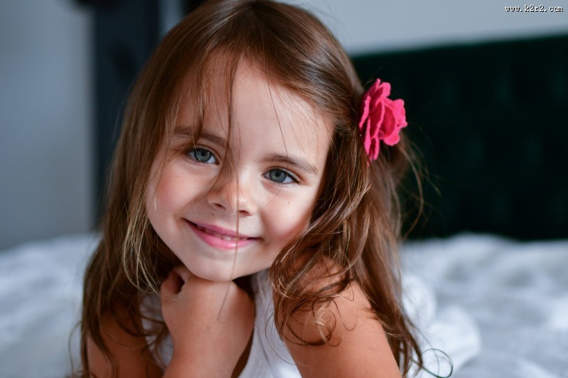 大眼睛小女孩图片