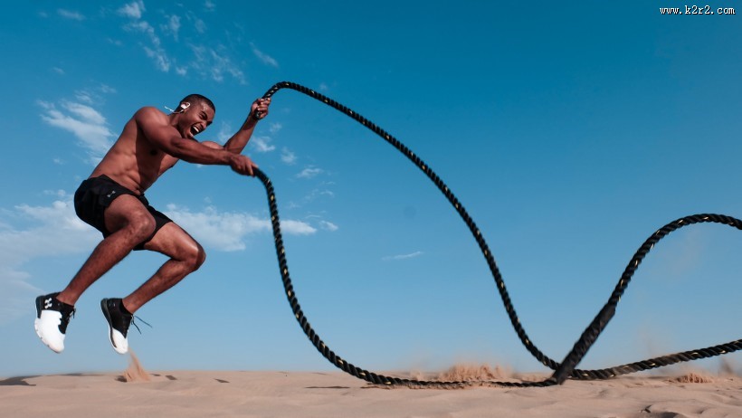 在户外锻炼身体的男士图片大全