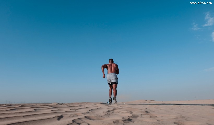 在户外锻炼身体的男士图片大全