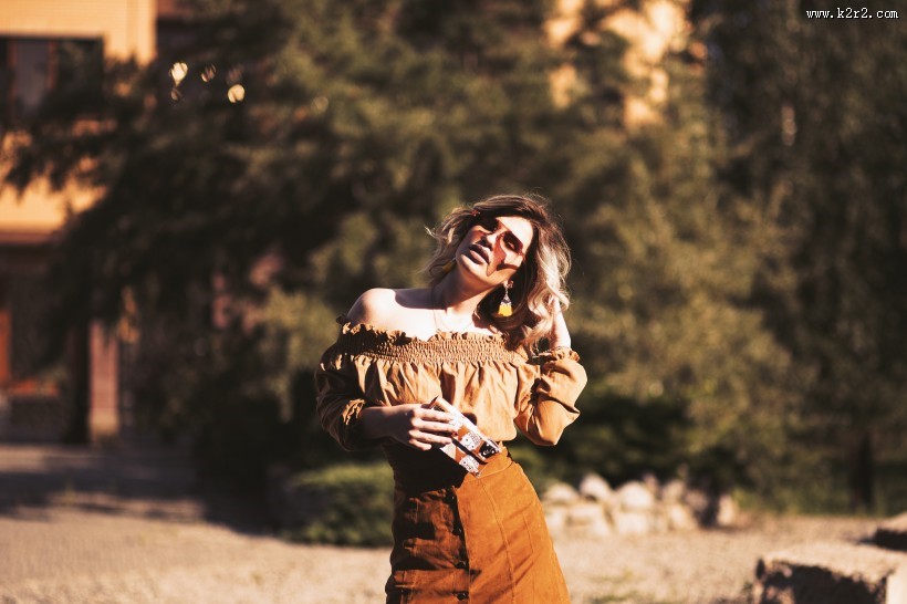 戴太阳镜的女模特图片大全