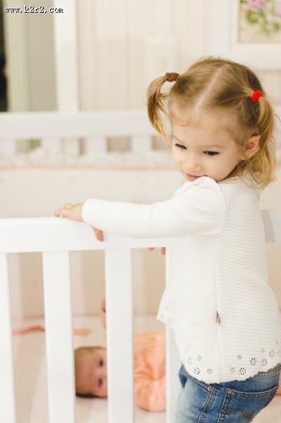 金发小女孩图片