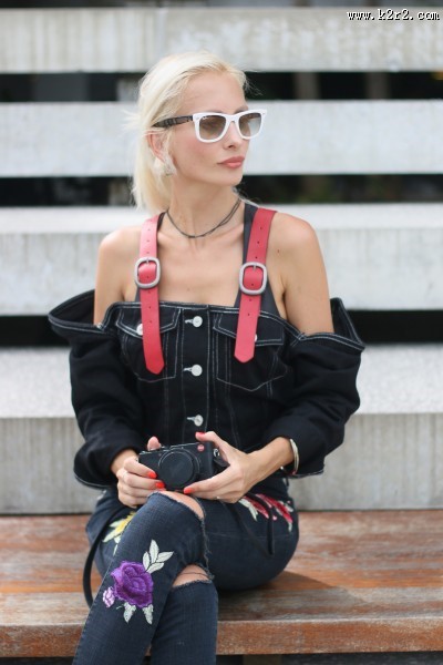 穿牛仔裤的美女图片大全