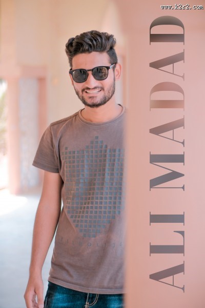 戴黑色墨镜的青年图片大全