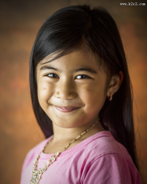 微笑的可爱女孩图片