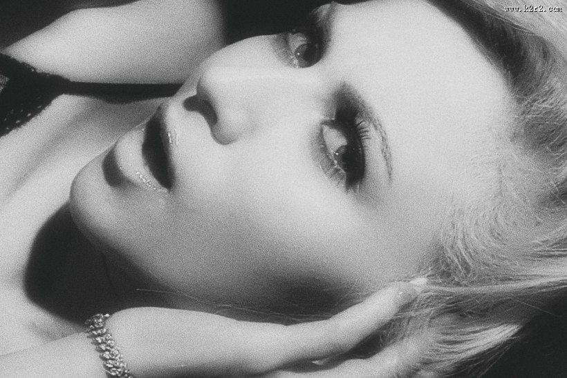 黑白美女肖像摄影图片