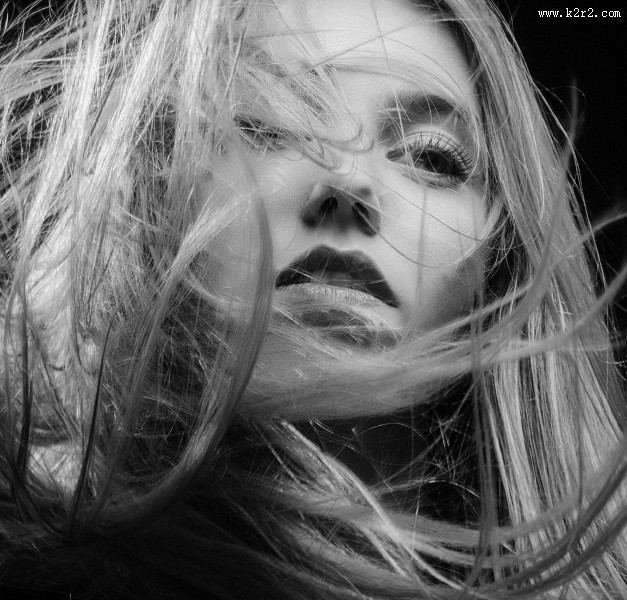 美女的黑白肖像摄影图片