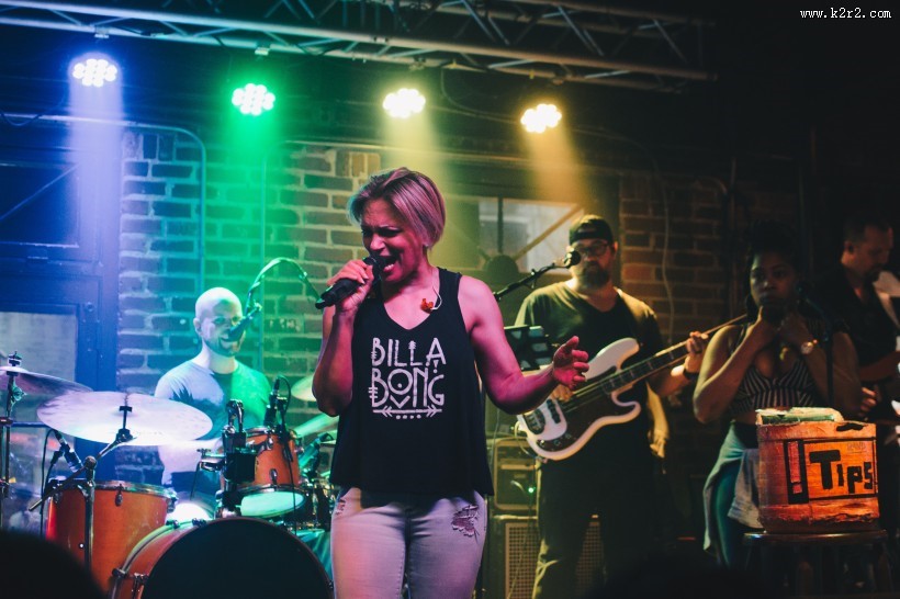 明星音乐演唱会现场图片