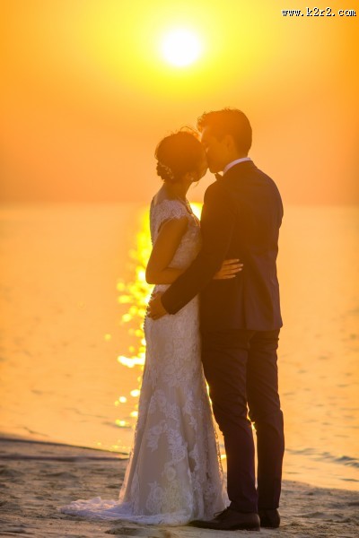 海边的情侣图片